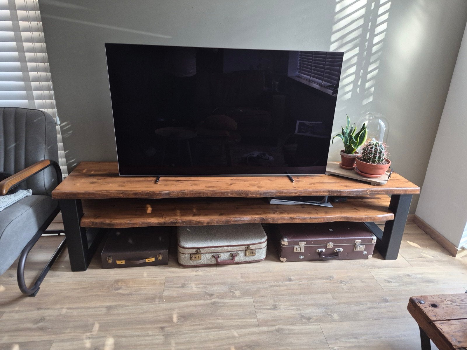 Robuust houten tv-meubel - 230x45 cm, Landelijk, Industrieel, Robuust, Zo goed als nieuw, 200 cm of meer, Minder dan 100 cm