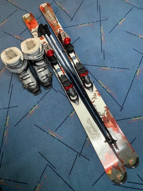 Dames Ski Set met Salomon Skischoenen en Skibril, Ophalen, 140 tot 160 cm, Rossignol, Zo goed als nieuw