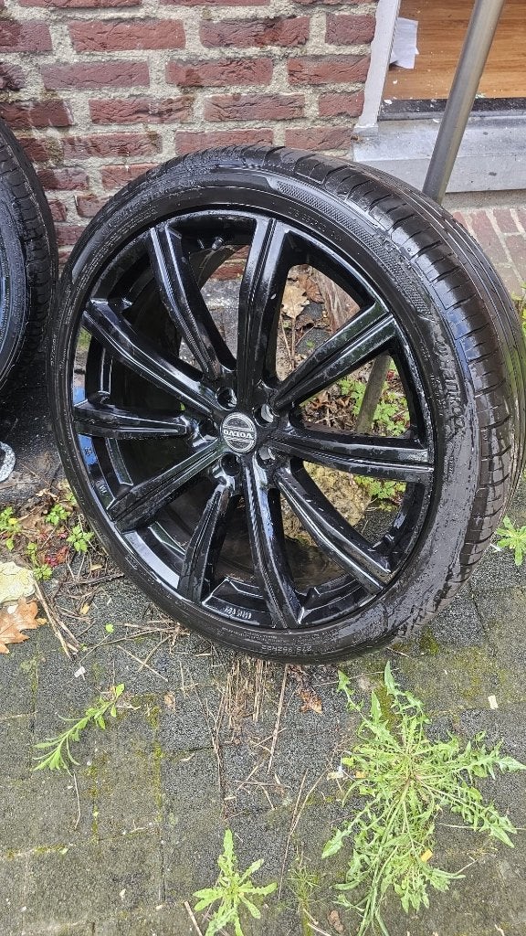 Zwarte Volvo velgen met zomerbanden - 22inch, Ophalen, Gebruikt, Velg(en), 275 mm