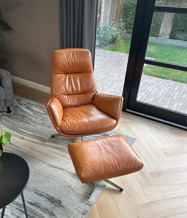 Cognac Leren Relax Fauteuil met Voetenbankje, Ophalen, Zo goed als nieuw, Leer, 75 tot 100 cm