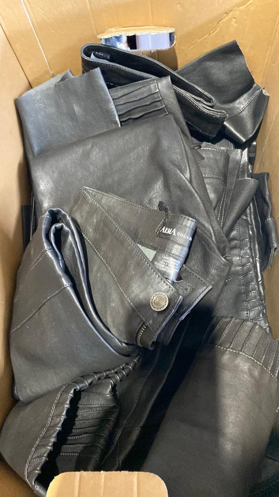Nieuw partij leren broeken maat 32 merk Arma, Kleding | Dames, Zwart, Nieuw, Ophalen of Verzenden, Maat 34 (XS) of kleiner