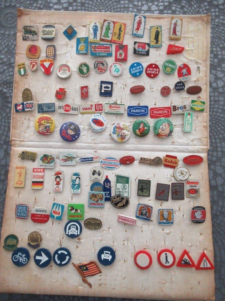 Speldjesboek Fix en Fox ( jaren 60) met pins/ speldjes, Ophalen of Verzenden, Gebruikt, Overige onderwerpen, Speldje of Pin