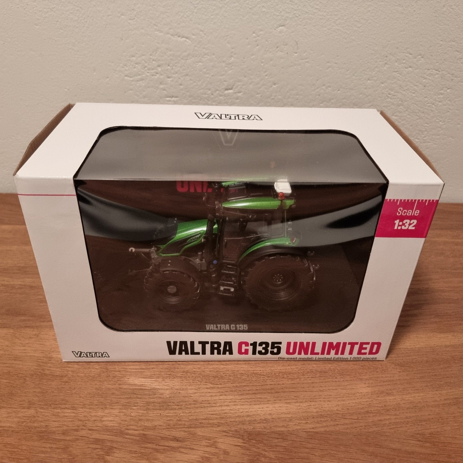 Valtra G135 Unlimited Ultra Green Universal Hobbies, Ophalen of Verzenden, Nieuw, Tractor of Landbouw, Universal Hobbies