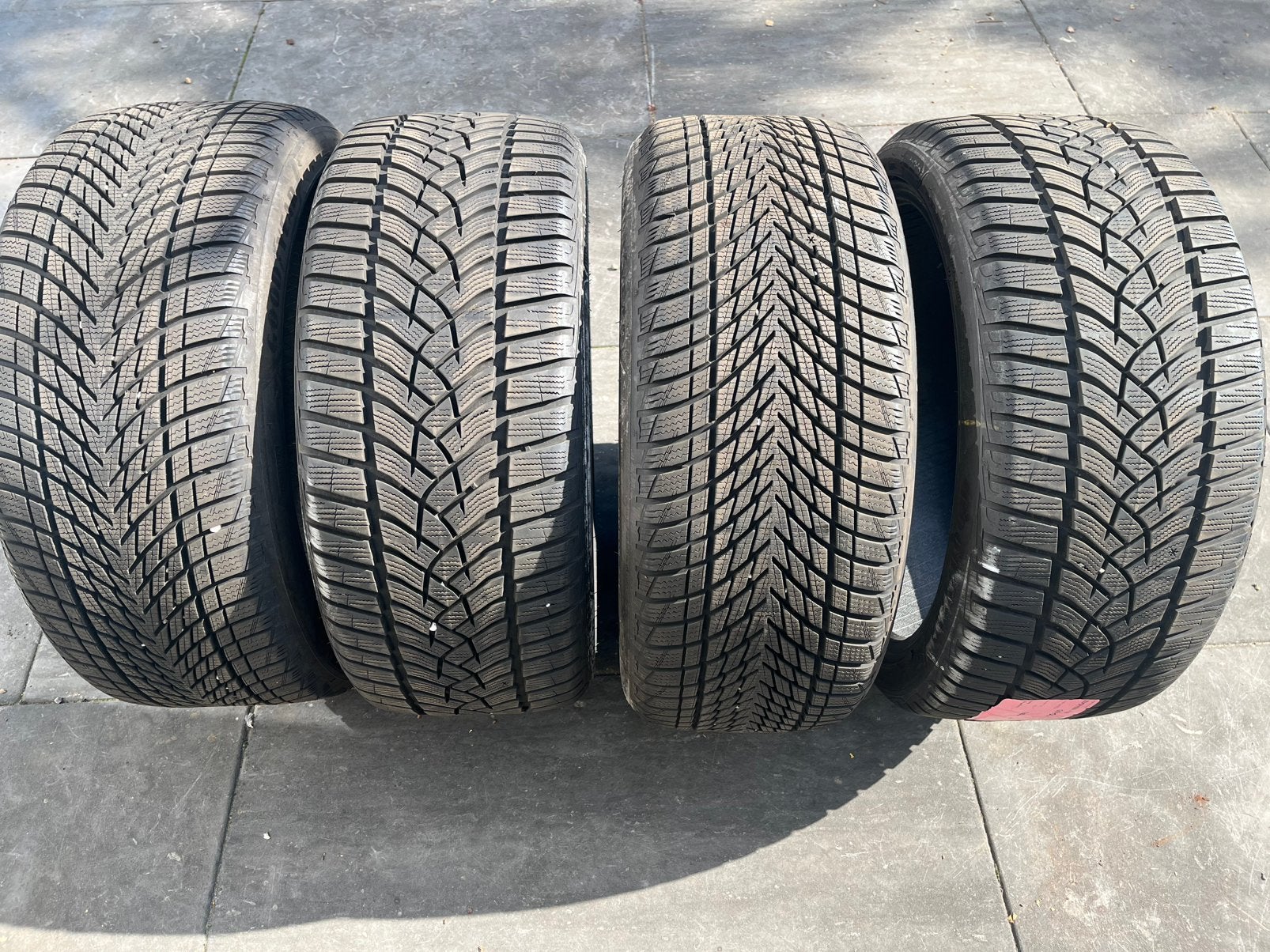 Goodyear 235/40 R19 winterbanden, Tesla model 3
