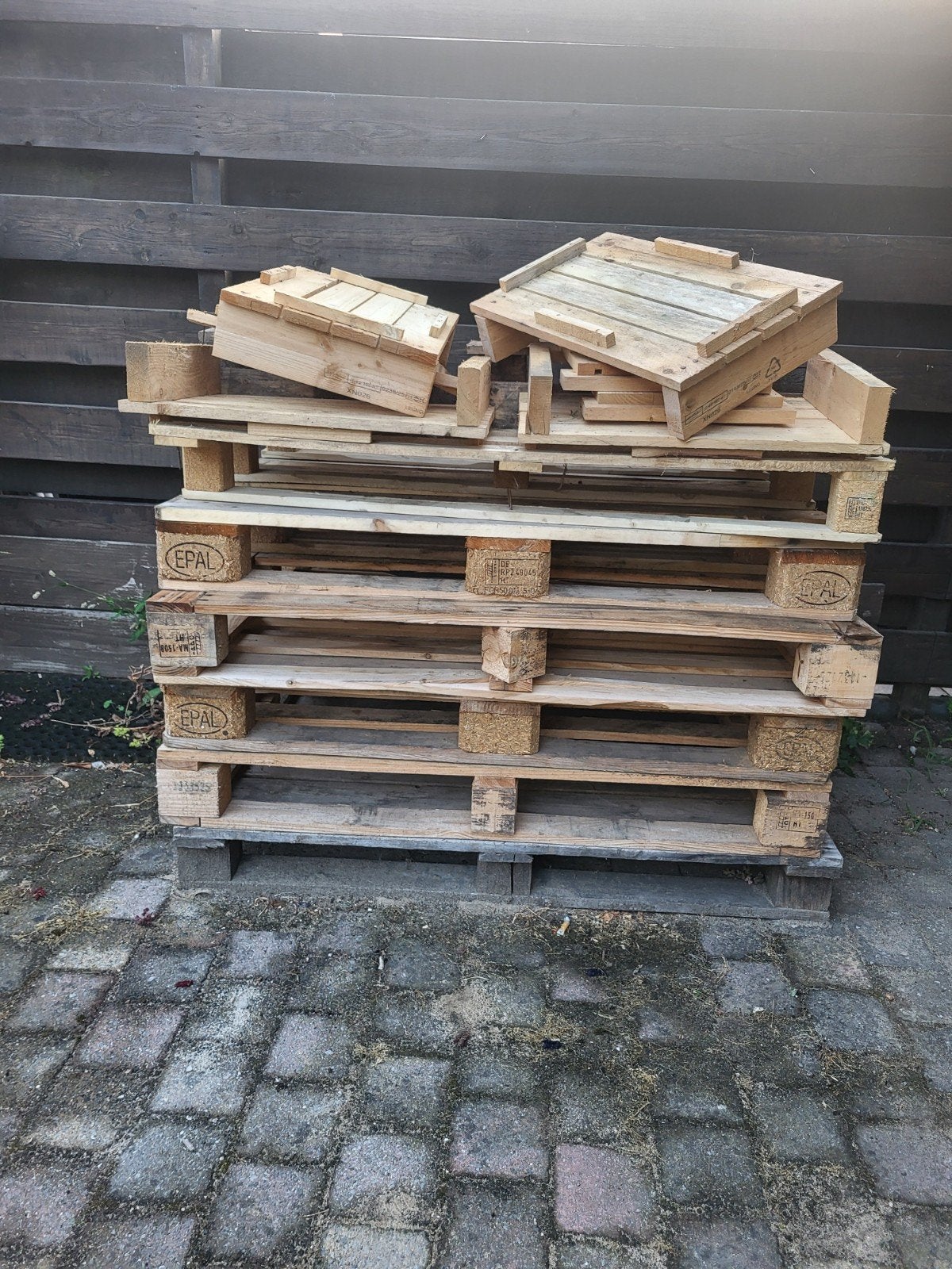 Houten pallets + rest stukken boven op, Minder dan 3 m³, Ophalen