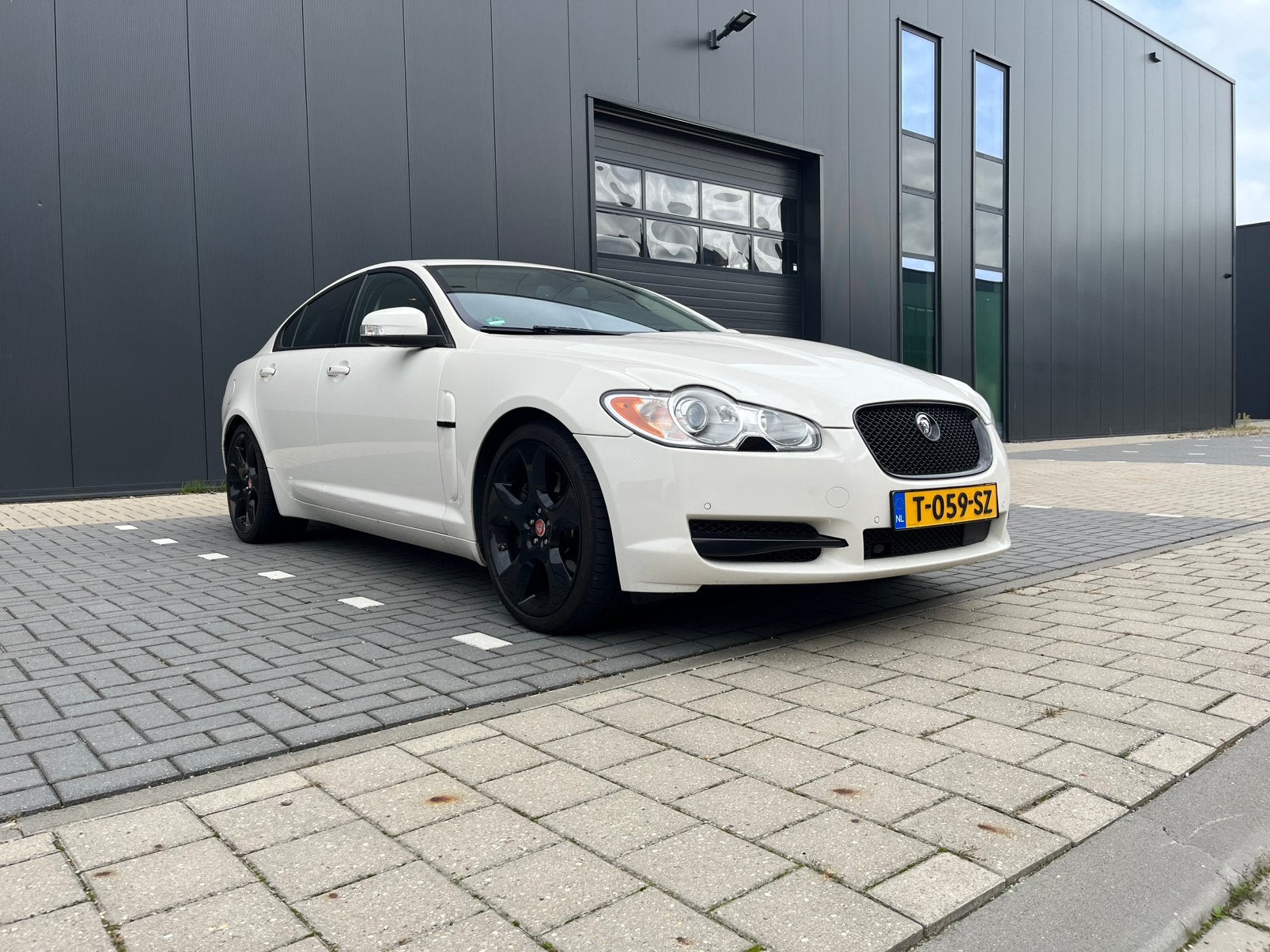 Jaguar XF 4.2 SV8 AUT 2008 Supercharged - Origineel Km-stand, Auto's, Automaat, 1780 kg, Achterwielaandrijving, 8 cilinders
