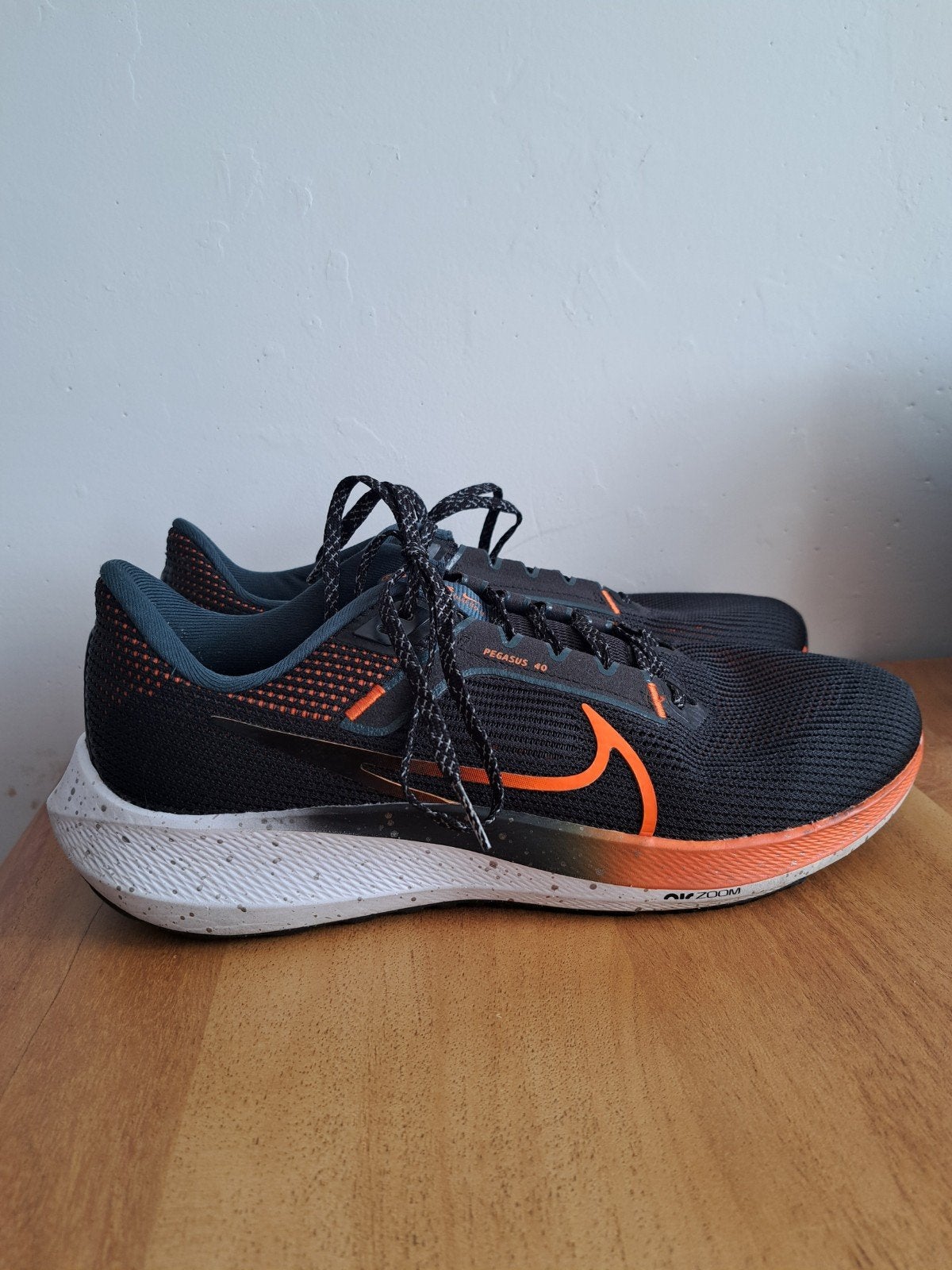Nike Air Zoom Pegasus 40 Black Safety Orange, maat 44, Ophalen of Verzenden, Zo goed als nieuw, Hardloopschoenen, Nike
