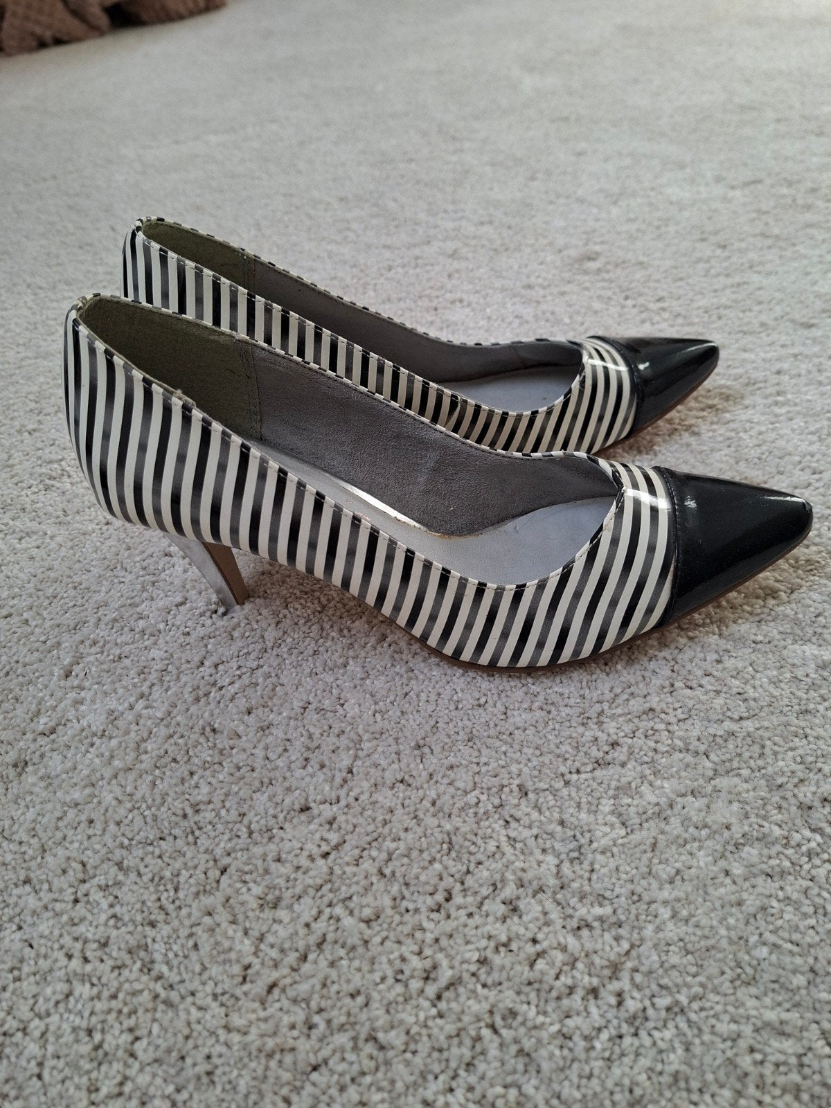 leuke aparte pumps van Tamaris met zilveren hak.mt 38 zgan, Pumps, Overige kleuren, Zo goed als nieuw, Ophalen