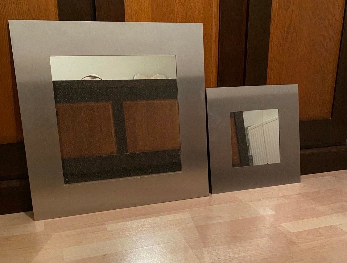 GRATIS | Set van 2 moderne spiegels - rvs, Ophalen of Verzenden, Gebruikt, Vierkant, 50 tot 75 cm