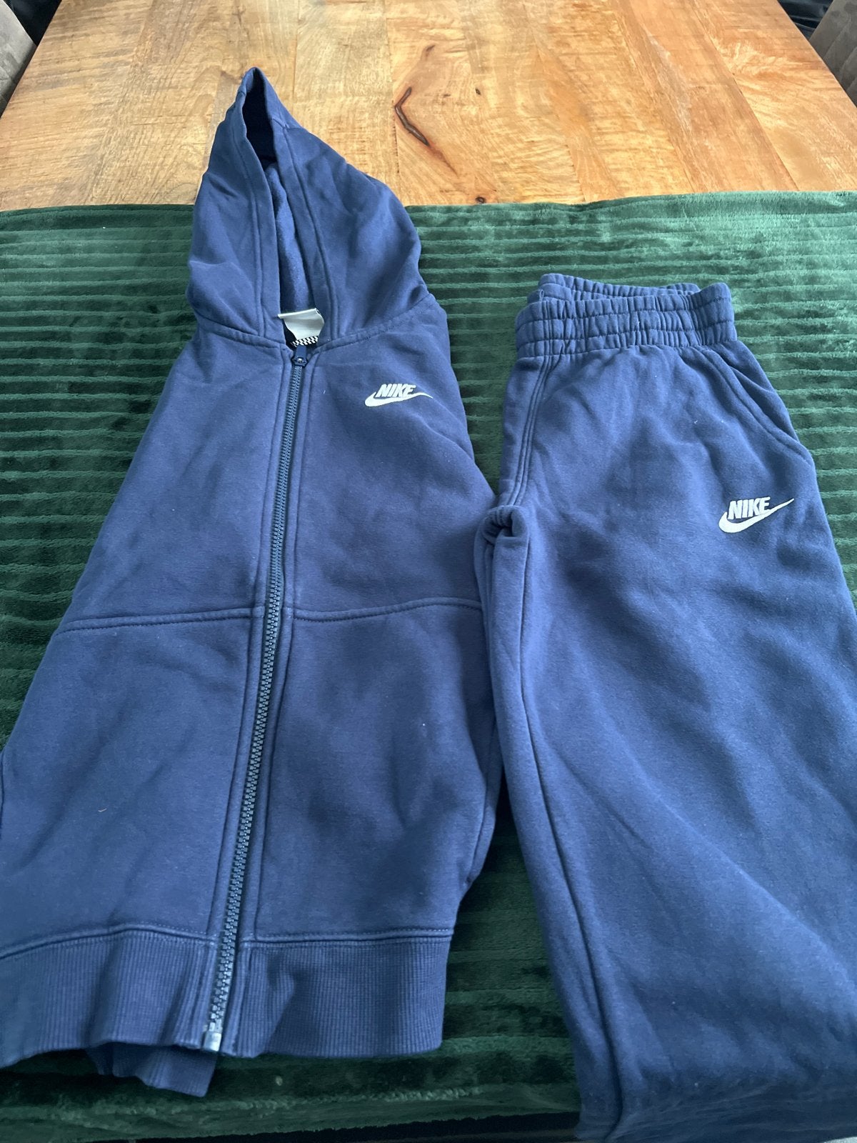 Nike trainingspak blauw maat L (147-158 cm), Ophalen, Zo goed als nieuw, Jongen of Meisje, Sport- of Zwemkleding