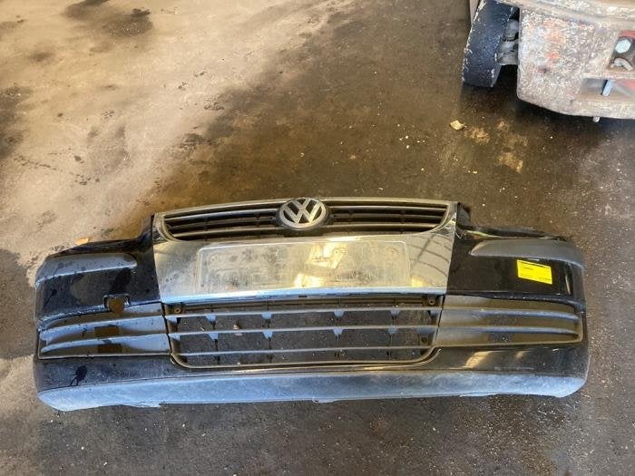 Voorbumper van een Volkswagen Touran (LC9Z), Gebruikt, -, Volkswagen, -