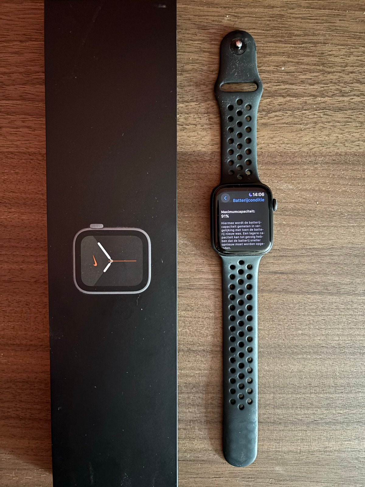 Apple Watch Series 6 Nike 44mm (space gray aluminum case), Zwart, IOS, Ophalen of Verzenden, Waterdicht