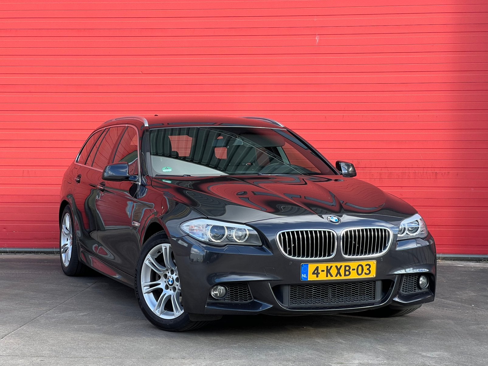 BMW 5-Serie 520i Touring Nieuwe ketting M-Sport Aut8 NL NAP, Auto's, BMW, Automaat, Achterwielaandrijving, Zwart, 4 cilinders