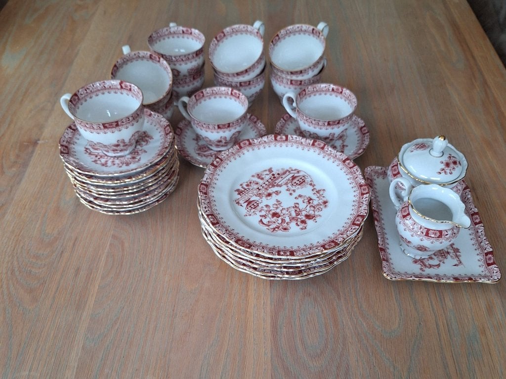 Servies Seltmann Weiden Bavaria Theresia Rood, Ophalen, Zo goed als nieuw, Overige stijlen, Kop(pen) en/of Schotel(s)