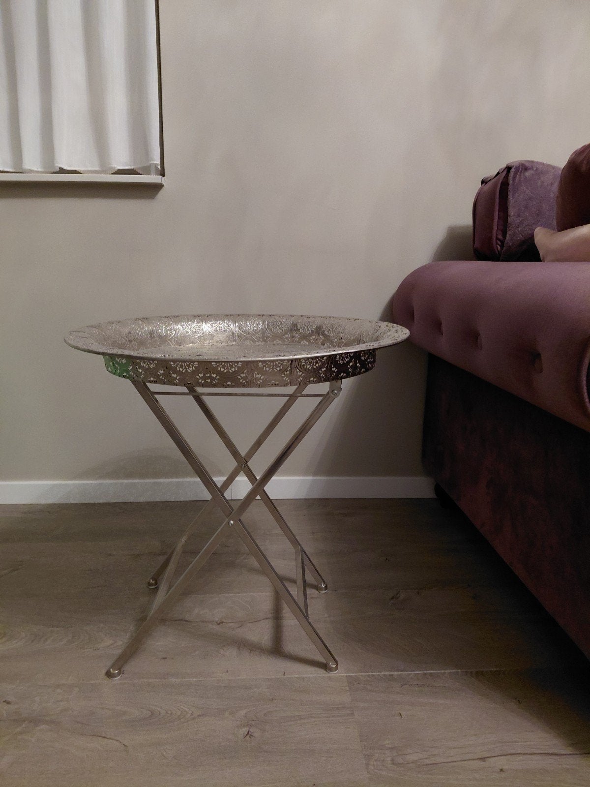 Zilverkleurige bijzettafel met Marokkaans design, Metaal of Aluminium, 55 tot 75 cm, Zo goed als nieuw, Ophalen
