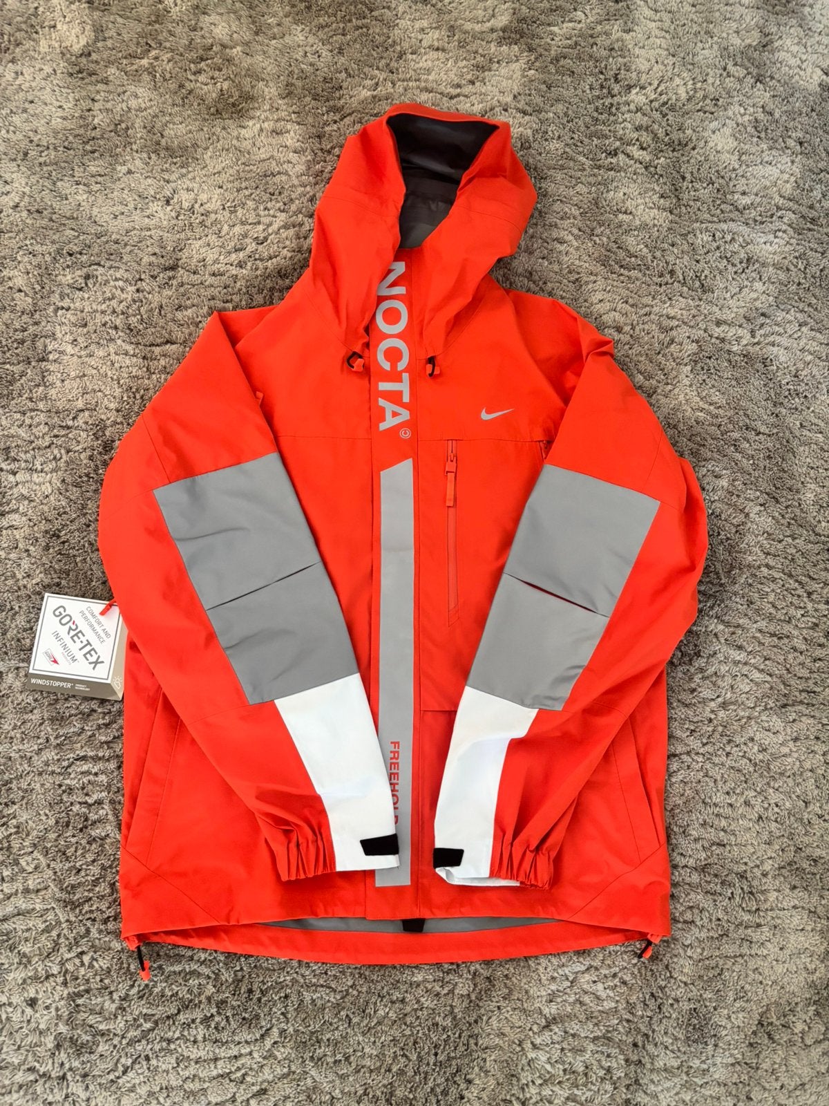 Nike x nocta tungsten alien goretex jacket - maat L - nieuw, Maat 52/54 (L), J, Nieuw, Oranje