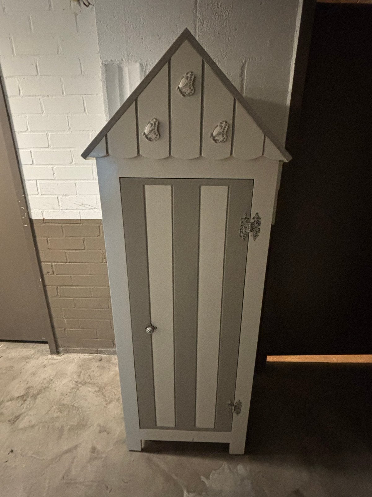 Strandhuis kastje voor baby / kind op wielen met vlinders, Ophalen, Gebruikt