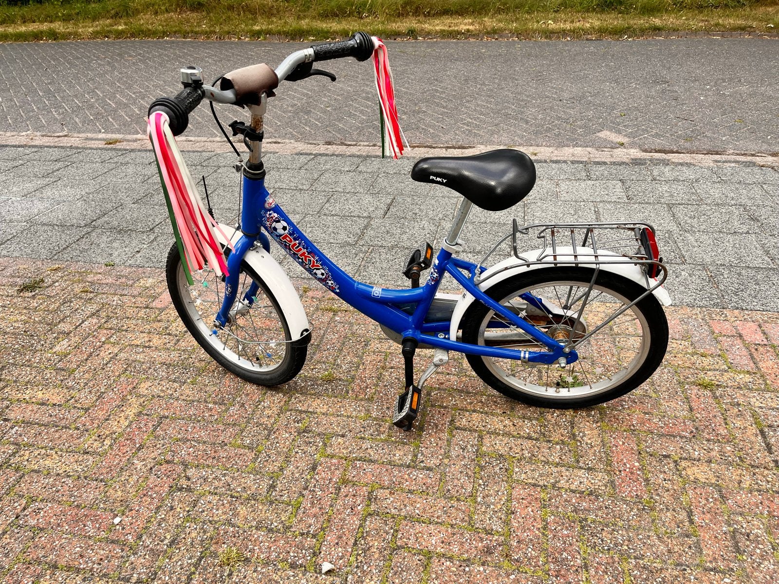 Puky kinderfiets 18 inch - Blauw met voetbalthema, Ophalen, Gebruikt, Terugtraprem, 16 tot 20 inch