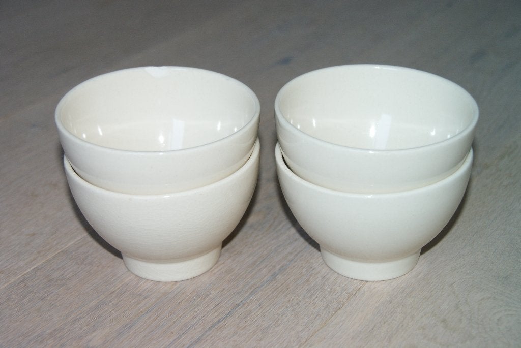 Te koop: 4 Kommen of schaaltjes, crème, wit, Nieuw, Ophalen of Verzenden, Kom(men), Overige stijlen