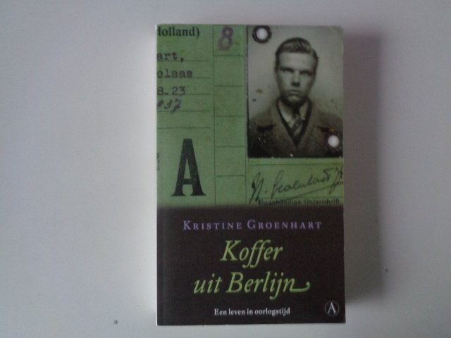 10298-8-2 : Koffer uit Berlijn, een leven in oorlogstijd. CB, Ophalen of Verzenden, Voor 1940, Zo goed als nieuw, Algemeen
