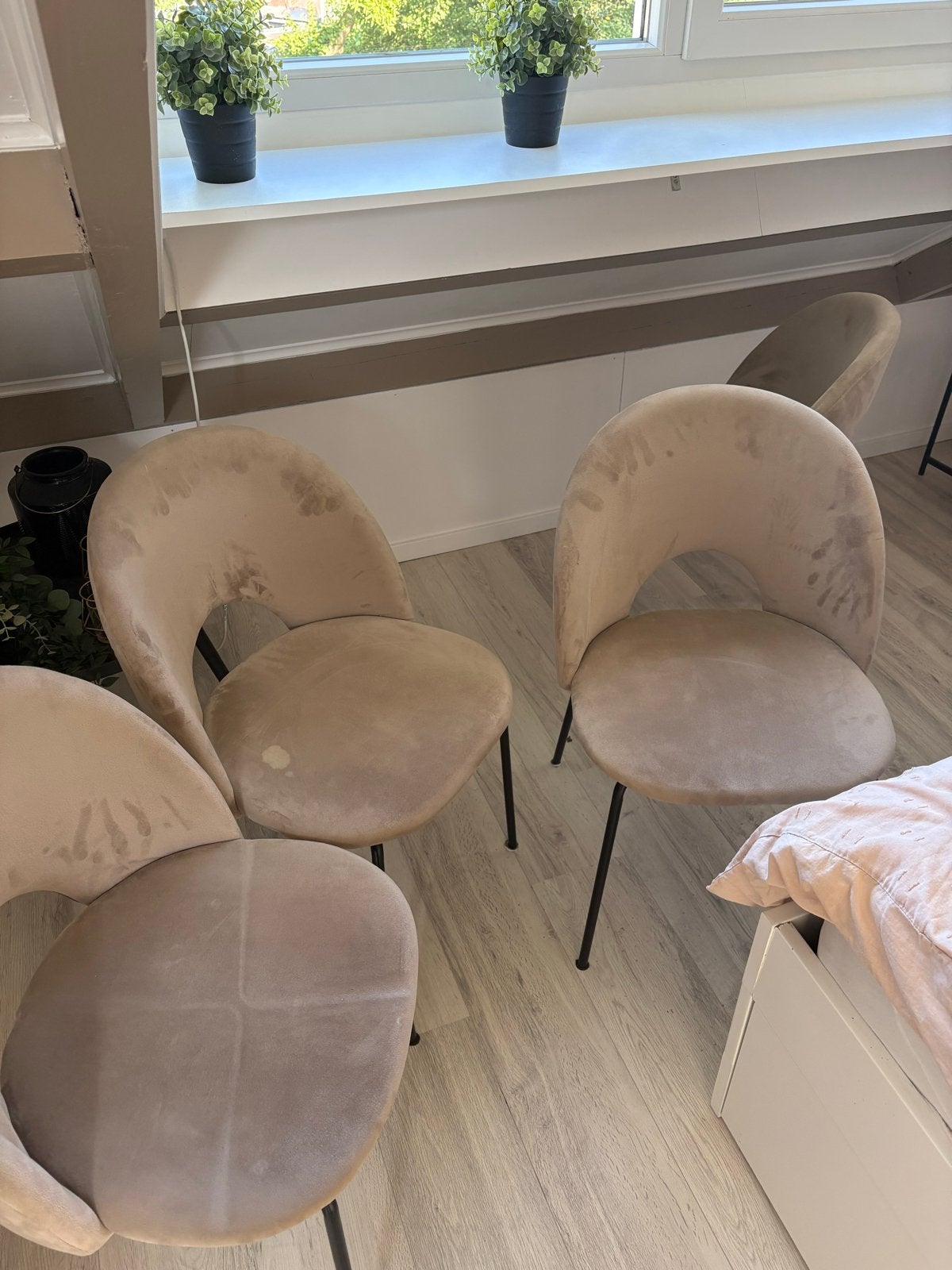 Set van 4 beige velours stoelen - Gebruikt, Ophalen, Gebruikt, Overige kleuren, Vier