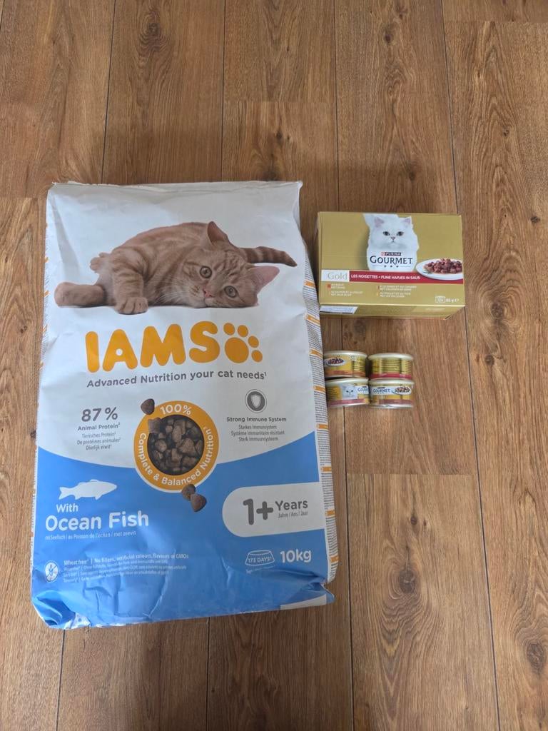 Kattenbrokken van IAMS & Natvoer (Purina Gourmet Gold), Ophalen, Kat