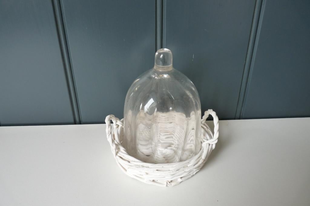 nieuw glazen stolp in mandje 16 cm hoog, 14 cm doorsnede man, Huis en Inrichting, Woonaccessoires | Stolpen, Ophalen of Verzenden