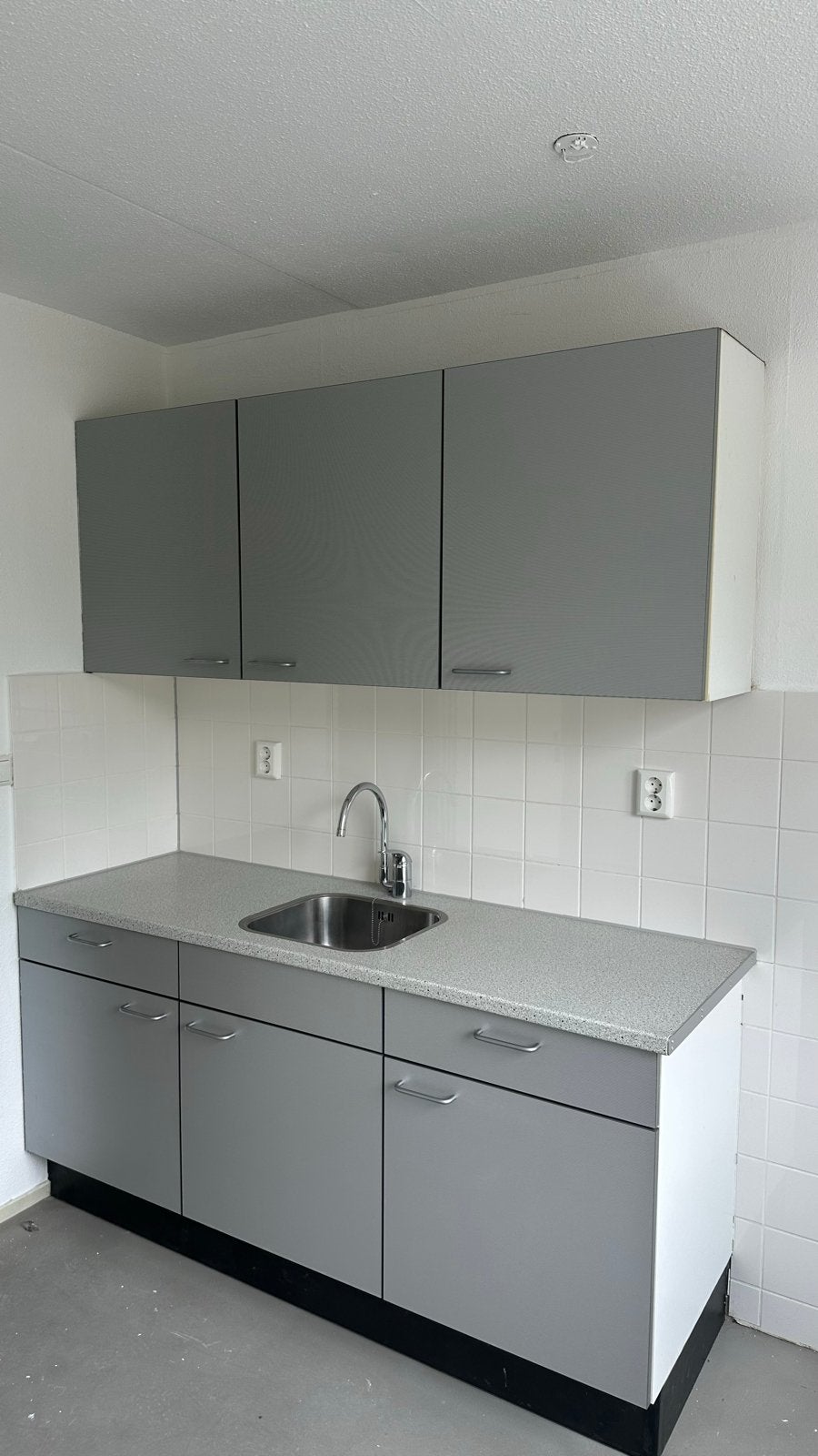 Complete grijze keuken met bovenkasten en spoelbak, Ophalen, Gebruikt, Enkelwandige keuken, Kunststof