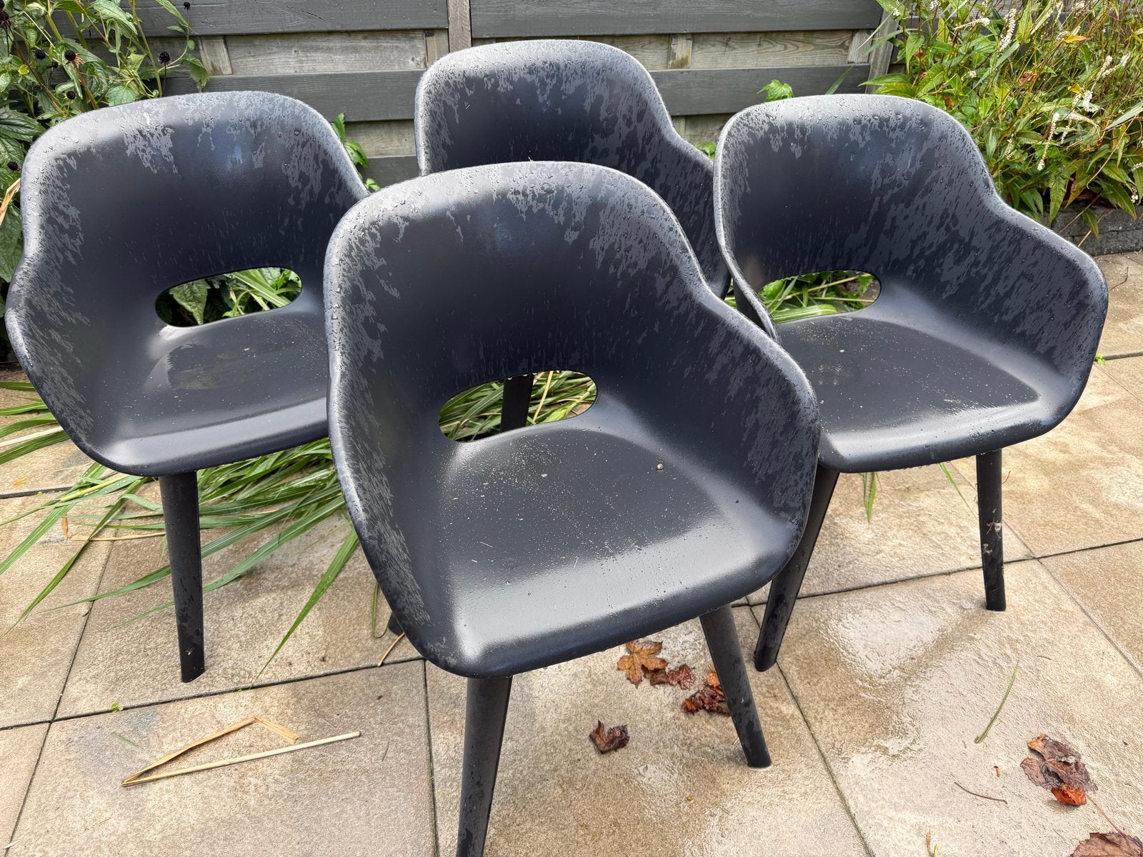 4x Zwarte kunststof tuinstoelen, Ophalen, Gebruikt, Kunststof