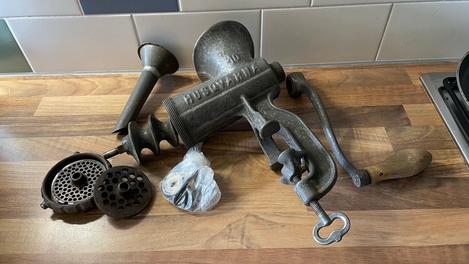 Husqvarna Gehaktmolen - Vintage Keukenmachine, Ophalen of Verzenden, Metaal, Grijs, Overige merken