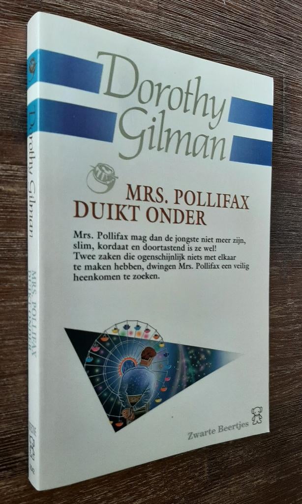 Dorothy Gilman - Mrs. Pollifax Duikt Onder - Bruna, Boeken, Ophalen of Verzenden, Gelezen