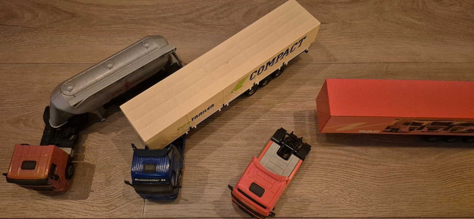 Speelgoed vrachtwagens met trailers - Set van 5, Ophalen, Gebruikt