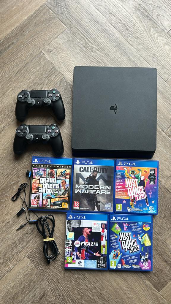 PlayStation 4 500GB met 2 controllers en 5 spellen, Ophalen, Vanaf 18 jaar, Overige genres, Eén computer