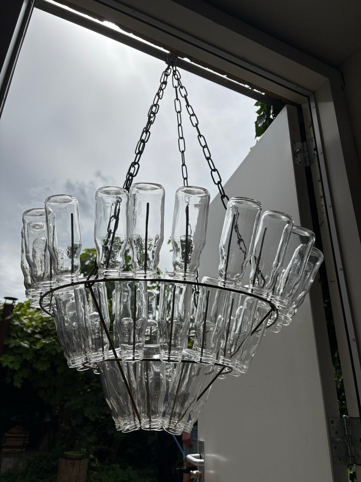 Unieke Kroonluchter van Gerecyclede Flessen, Ophalen of Verzenden, Zo goed als nieuw, Glas