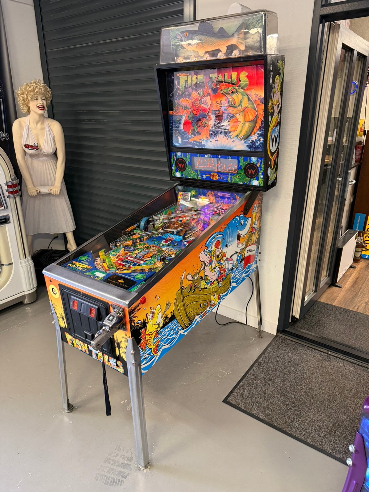 Prachtige flipperkast Williams Fish Tales Pinball, Ophalen, Gebruikt, Williams, Dot-matrix