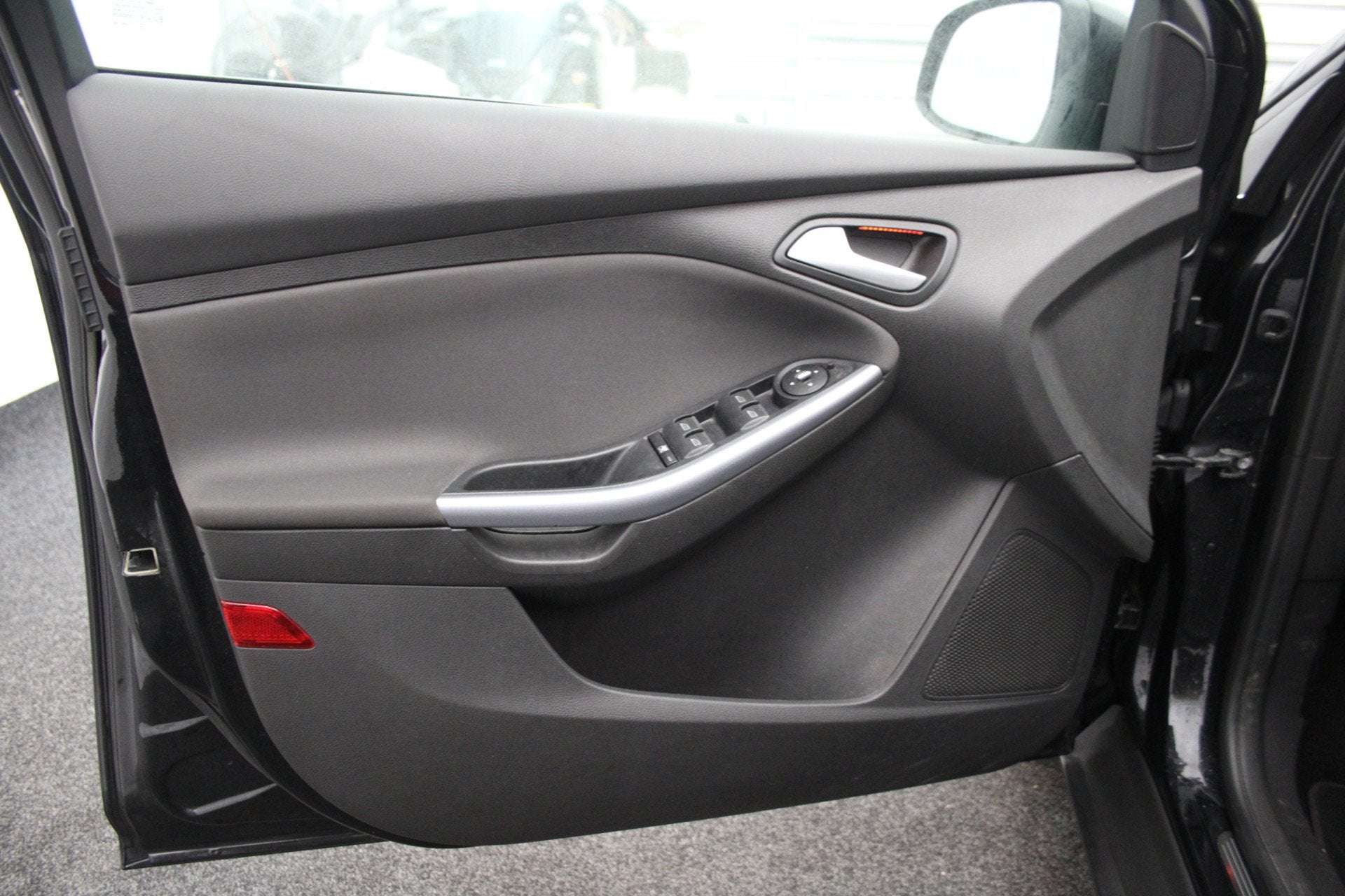Foto 9 van Ford FOCUS Wagon 1.0 EcoBoost Titanium nette station met tre