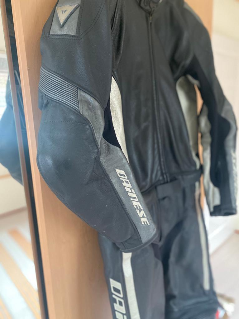Zeer goede en mooi leren motorpak dainese, Motoren, Dainese, Ophalen of Verzenden, Tweedehands, Heren