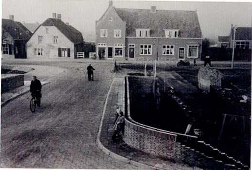 Bleskensgraaf Agfafoto met zicht op de  (nieuwe) Kerkstraat, Verzenden, 1940 tot 1960, Ongelopen, Zuid-Holland