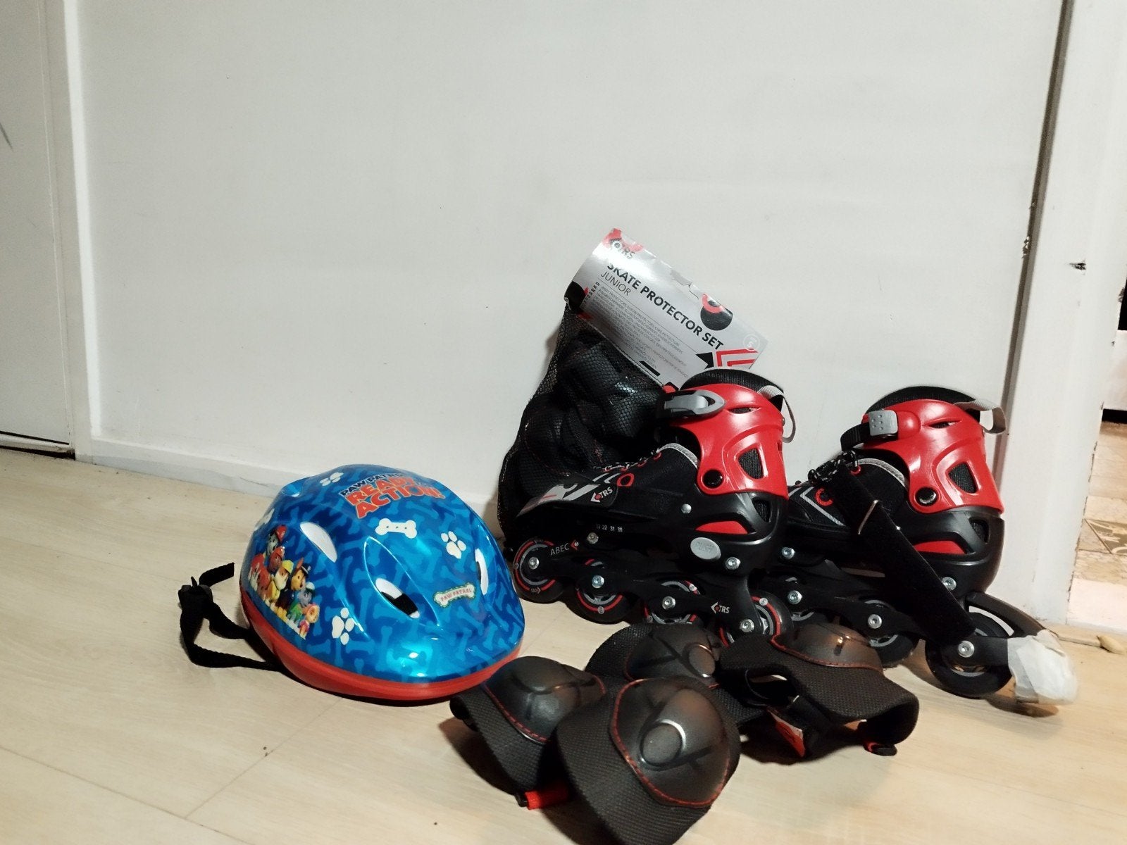 TRS Sports Inline Skates (30-33) met Beschermset (S), Ophalen of Verzenden, Verstelbaar, Zo goed als nieuw, Kinderen