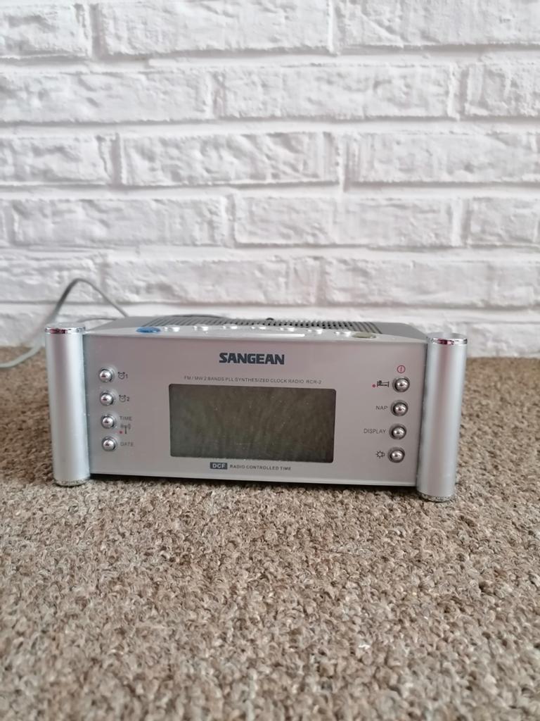 Wekkerradio. Bieden., Ophalen