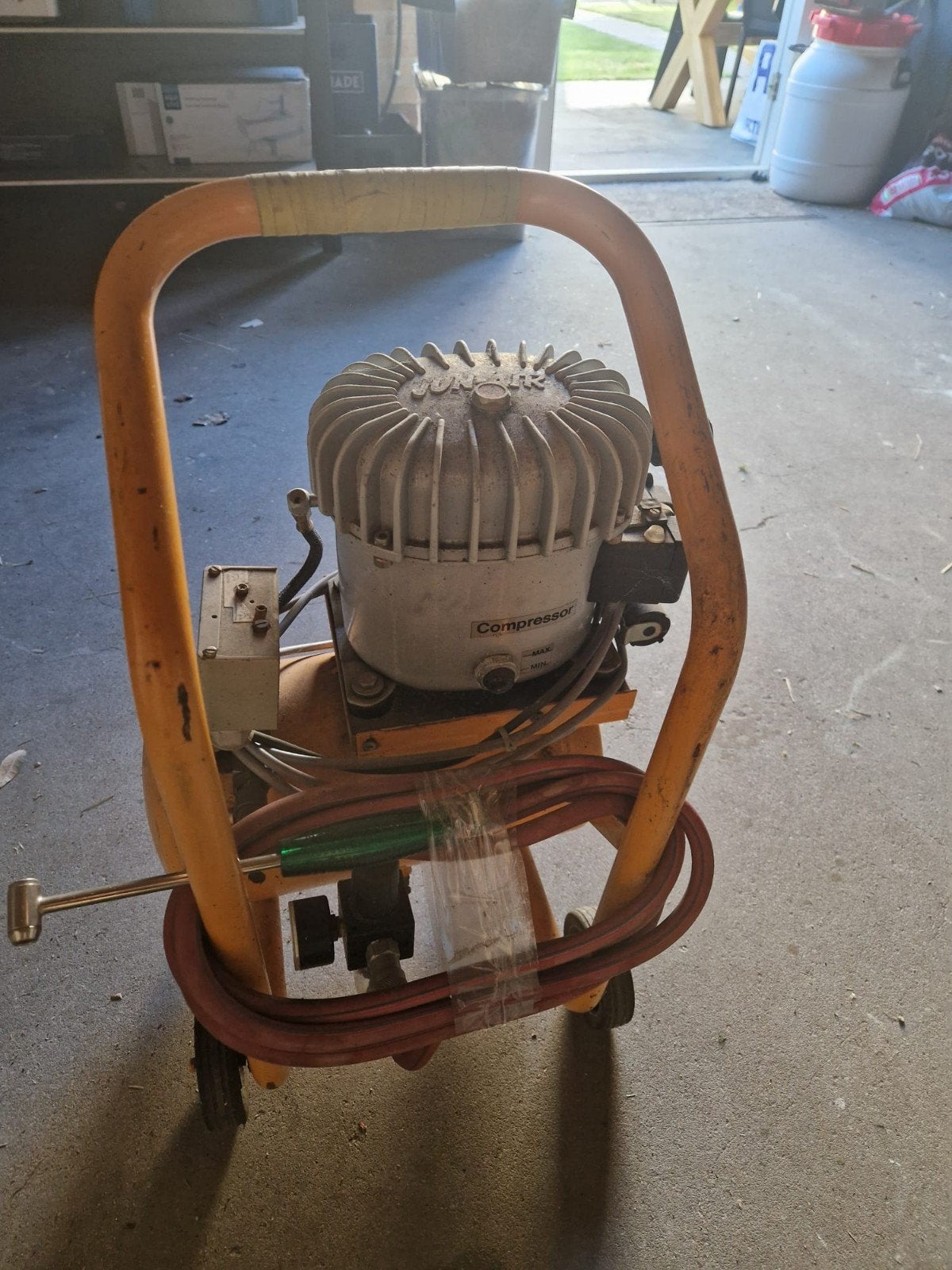 Stille Jun-Air Compressor – 340W – Kwaliteitscompressor, Ophalen, Gebruikt, Geluidgedempt, 6 tot 10 bar