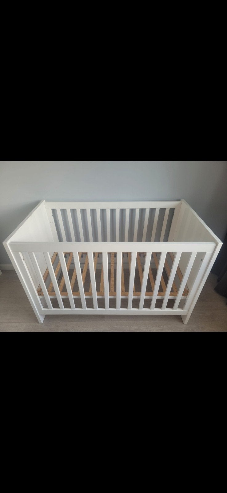 baby ledikant - hoogglans wit massief hout, Kinderen en Baby's, Ophalen, Zo goed als nieuw, Ledikant