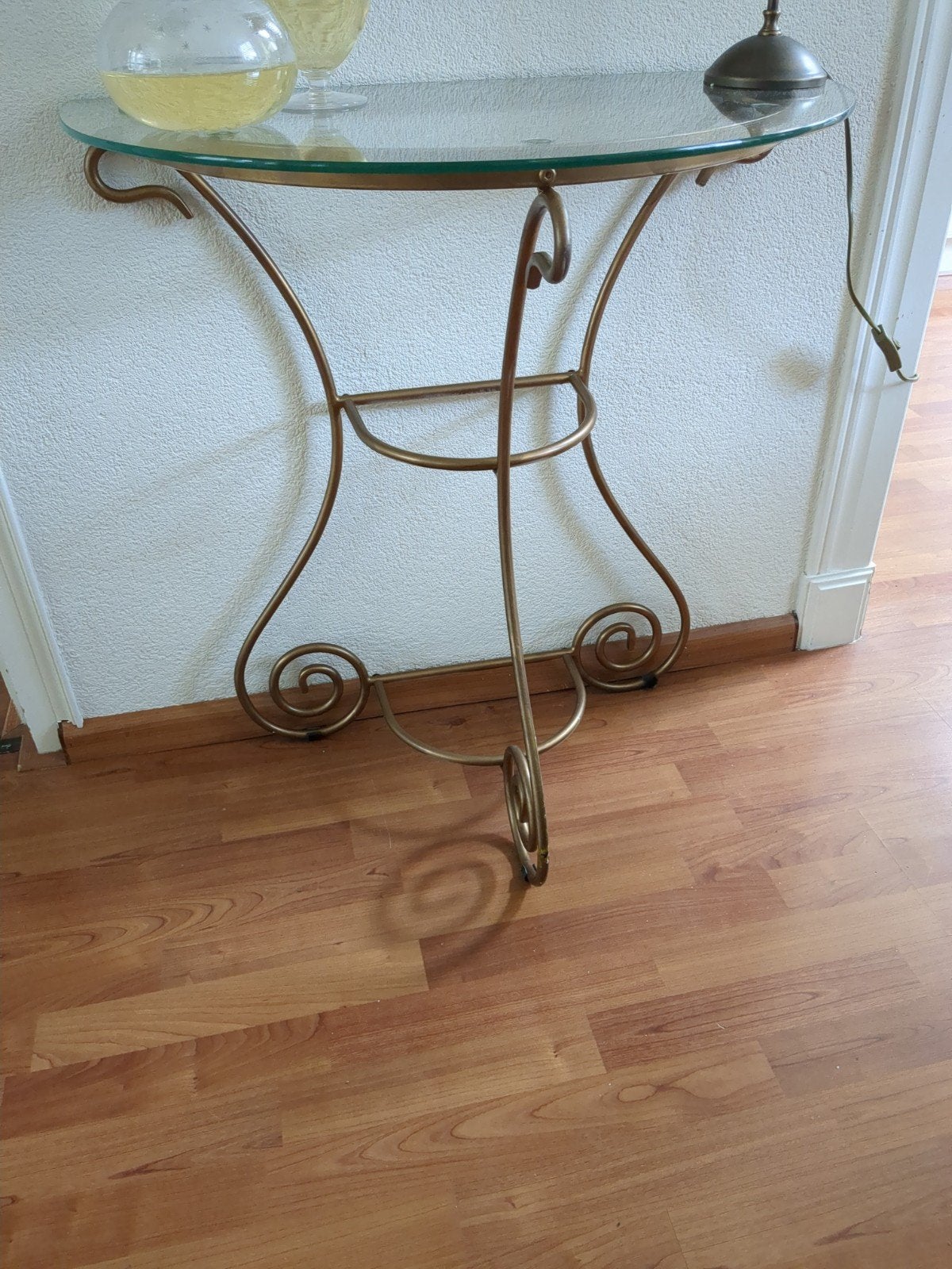 Gouden Console Tafel met Glazen Blad, Huis en Inrichting, Tafels | Bijzettafels, Gebruikt, Metaal of Aluminium, Klassiek, Sierlijk