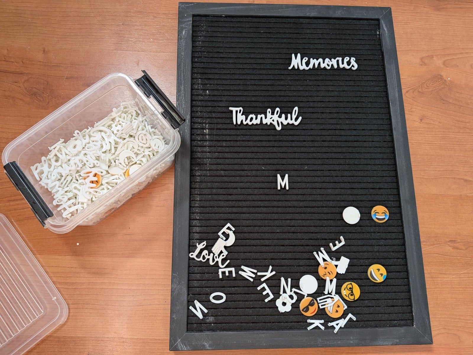 Letterbord met veel letters en smileys, Ophalen of Verzenden, Gebruikt
