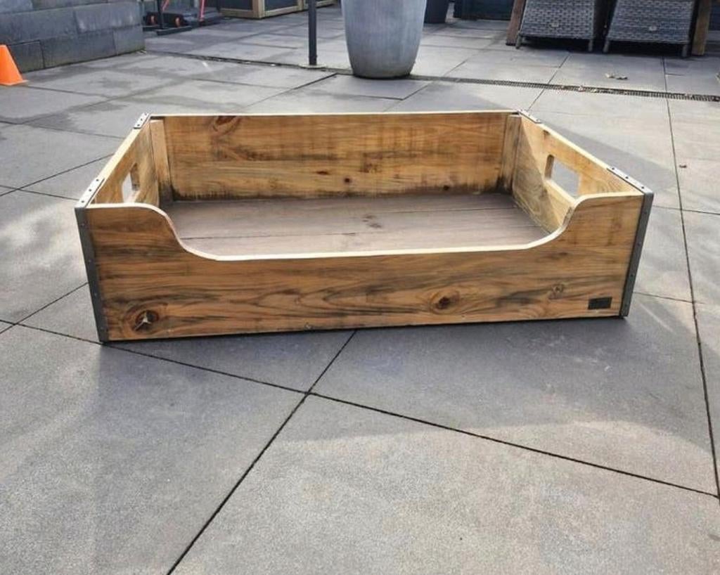 Houten hondenmand. Design by Lotte., Dieren en Toebehoren, Ophalen, Overige