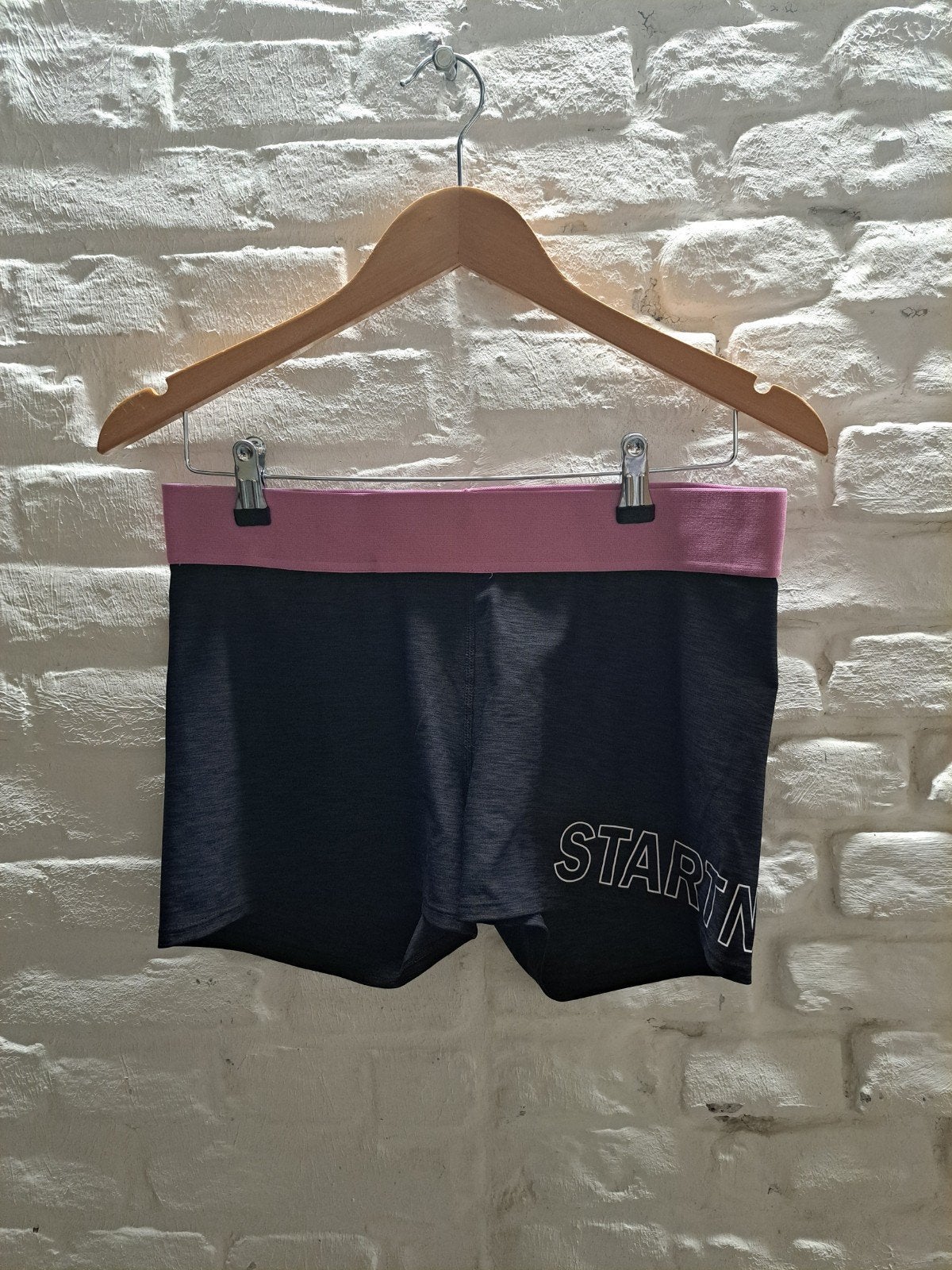 H&M Sportshort Maat 38, Maat 38/40 (M), H&M, Verzenden, Zwart