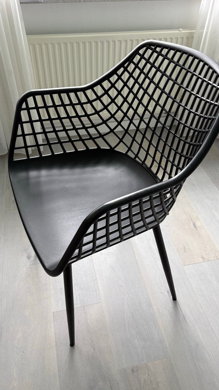 Zwarte design stoel met raster rugleuning, Ophalen, Kunststof, Zwart, Zo goed als nieuw