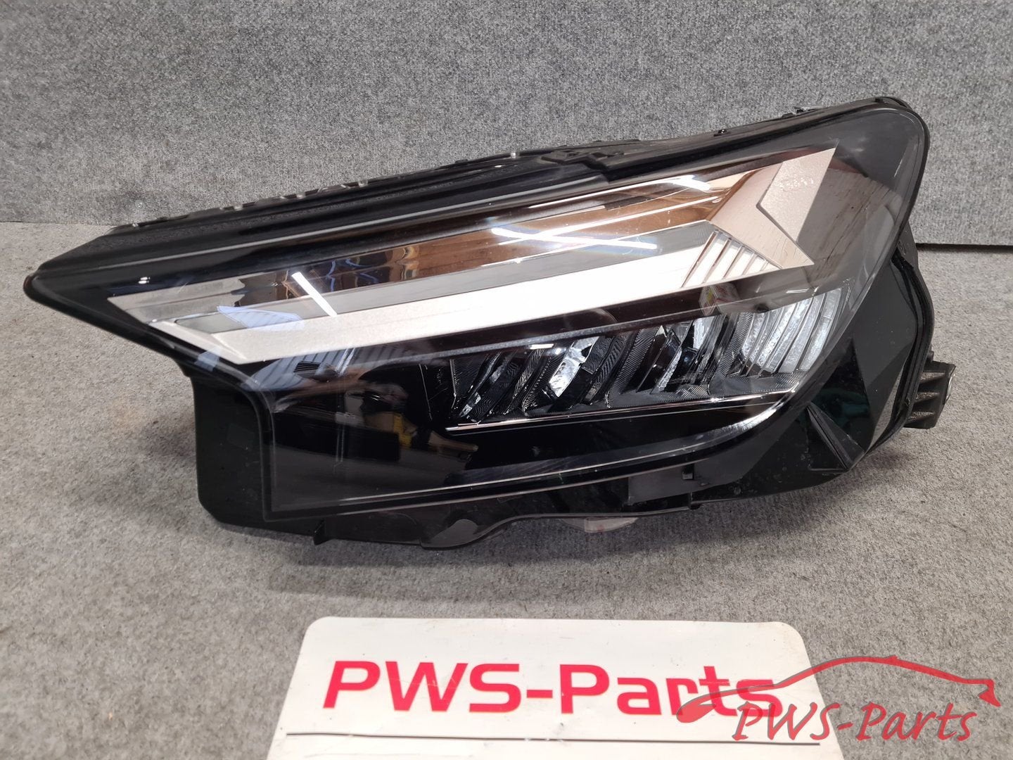 AUDI Q4 E-TRON LINKS VOL LED  KOPLAMP ORIGINEEL, Gebruikt, -, -, -