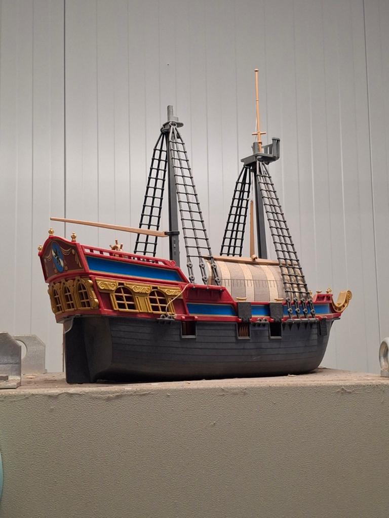 Gedetailleerd model piratenschip - Zeer goed staat, Ophalen of Verzenden, Zo goed als nieuw, Groter dan 1:32, Overige merken