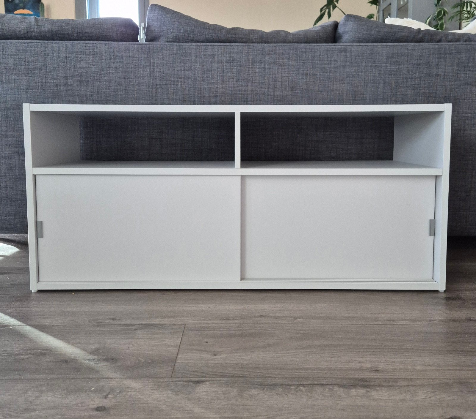 Ikea TV-meubel met schuifdeuren, Ophalen, 50 tot 100 cm, Zo goed als nieuw, Minder dan 100 cm